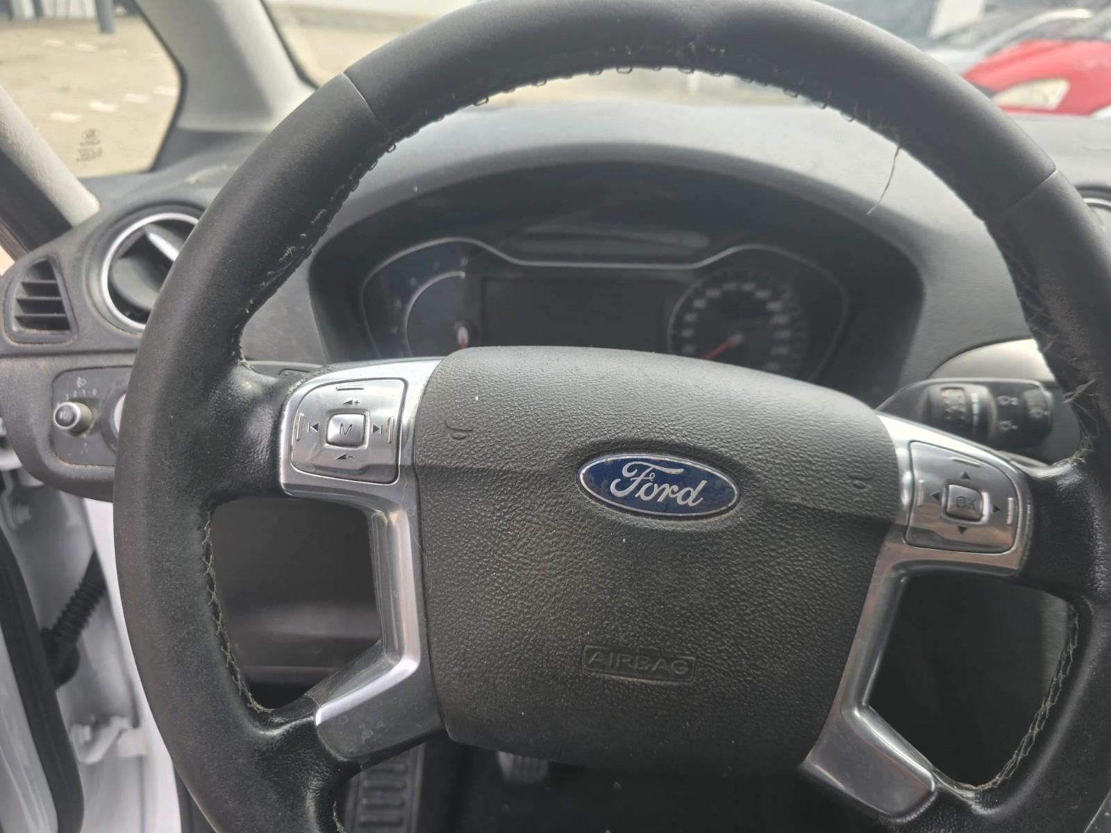 Ford Galaxy 2011 — photo 9