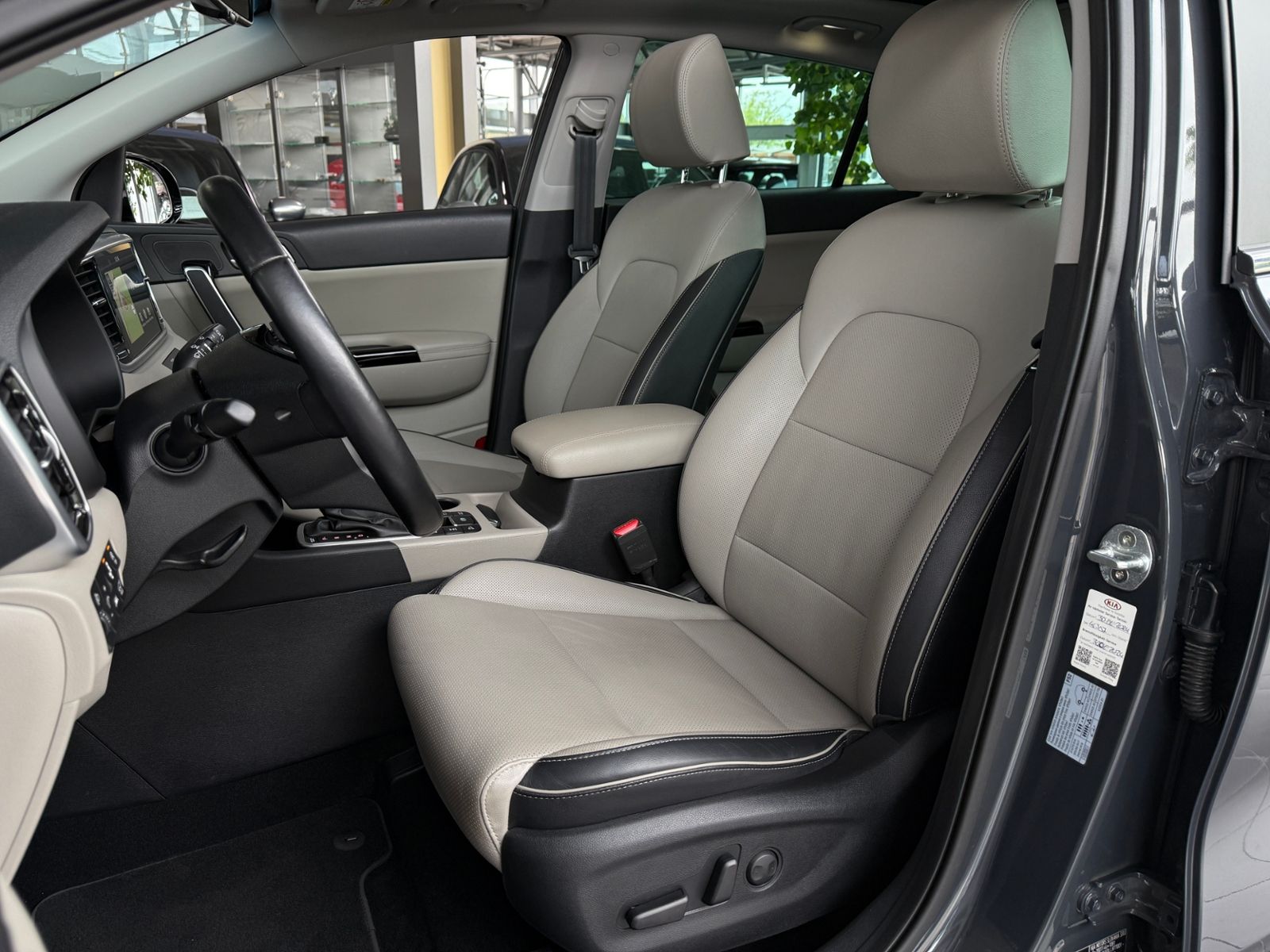 Fahrzeugabbildung Kia Sportage Platinum Edition 4WD PANO LED NAVI