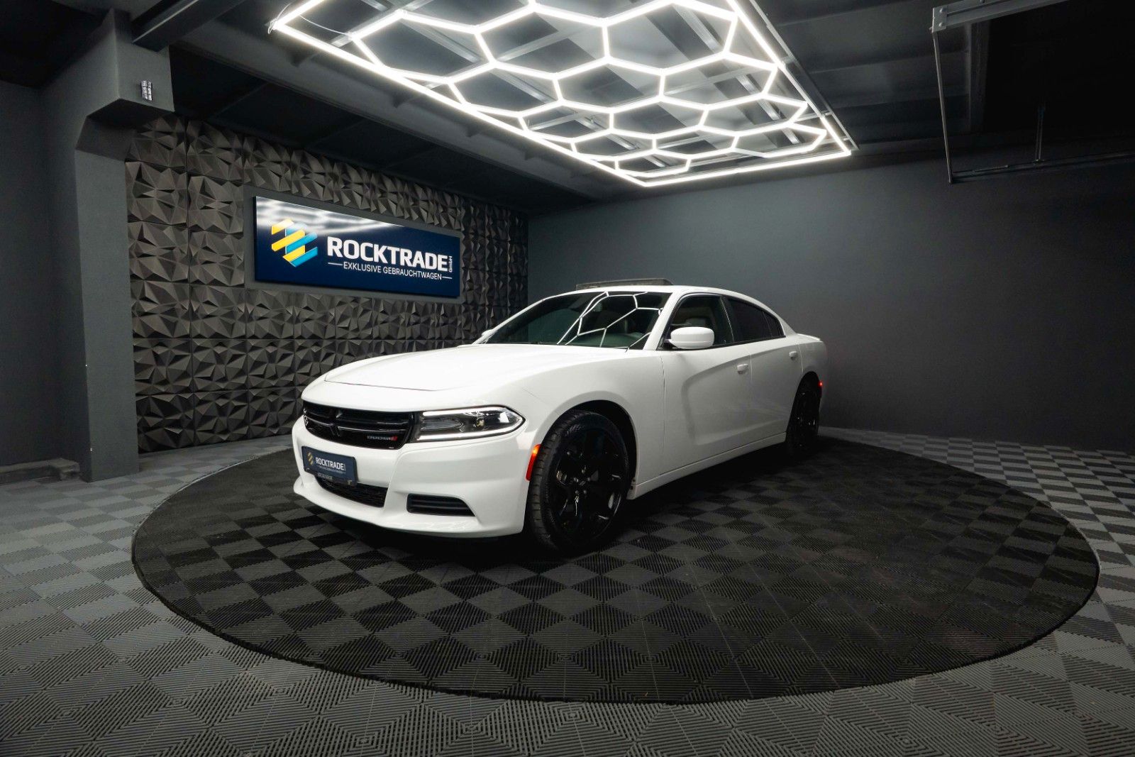 Fahrzeugabbildung Dodge Charger 3.6 Night-Paket | LED | Unfallfrei | 20'