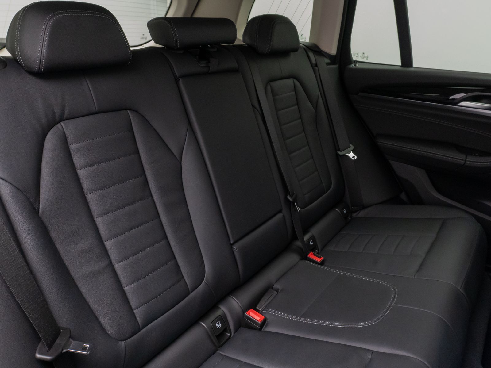 Fahrzeugabbildung BMW X3 xD30e Kamera HUD DAB HiFi AHK Sport 19Zoll
