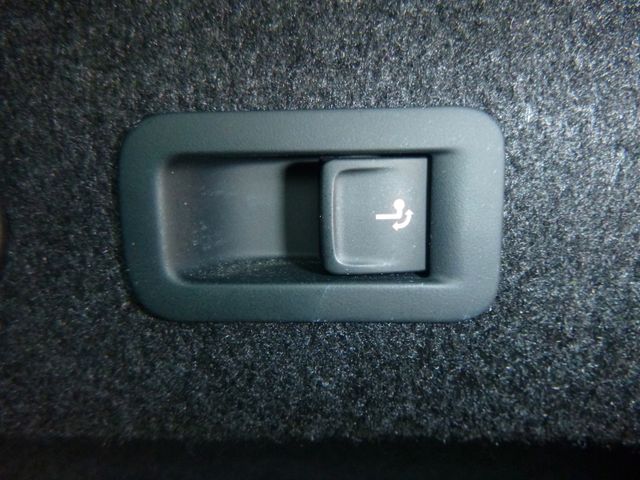 Fahrzeugabbildung Volkswagen Passat Variant 2.0 TDI, Business>AUT/AHK/LED/360