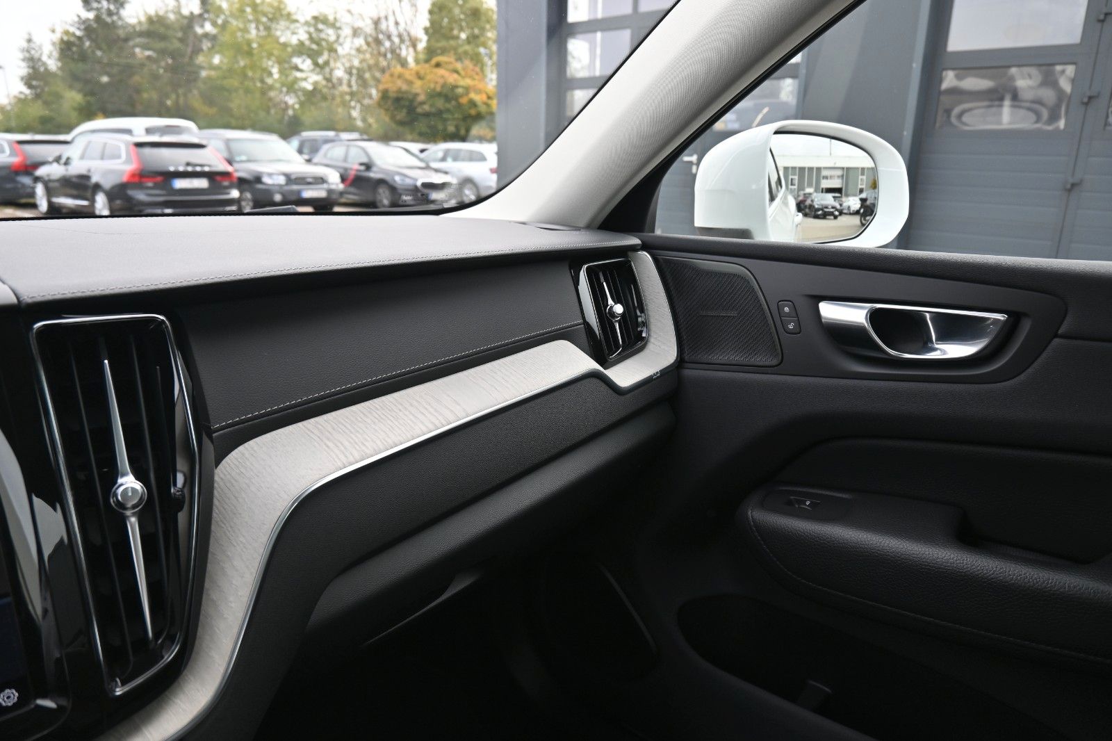 Fahrzeugabbildung Volvo XC60 T6 Inscription PHEV AWD*AHK*RFK*H&K*STHZG*