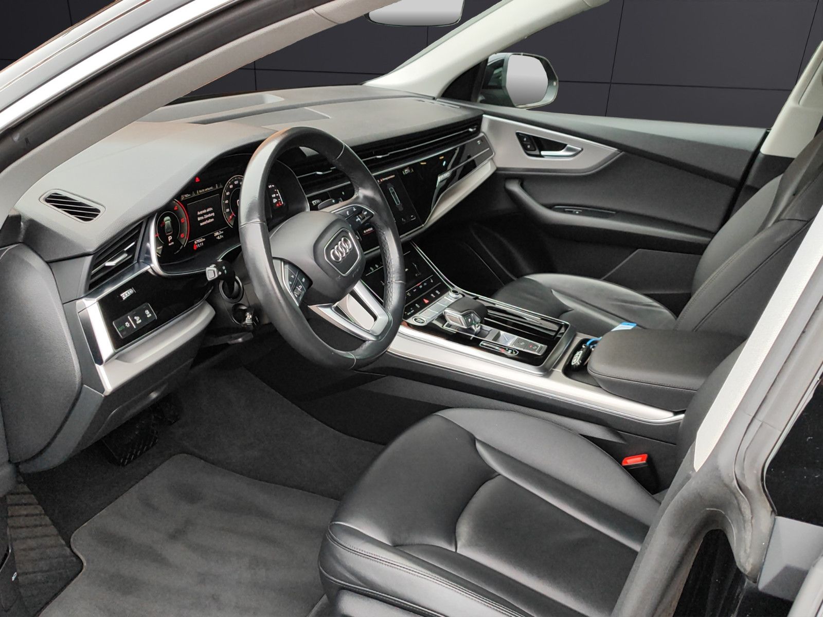 Fahrzeugabbildung Audi Q8 quattro*Navigation*SitzHZ*Apple*