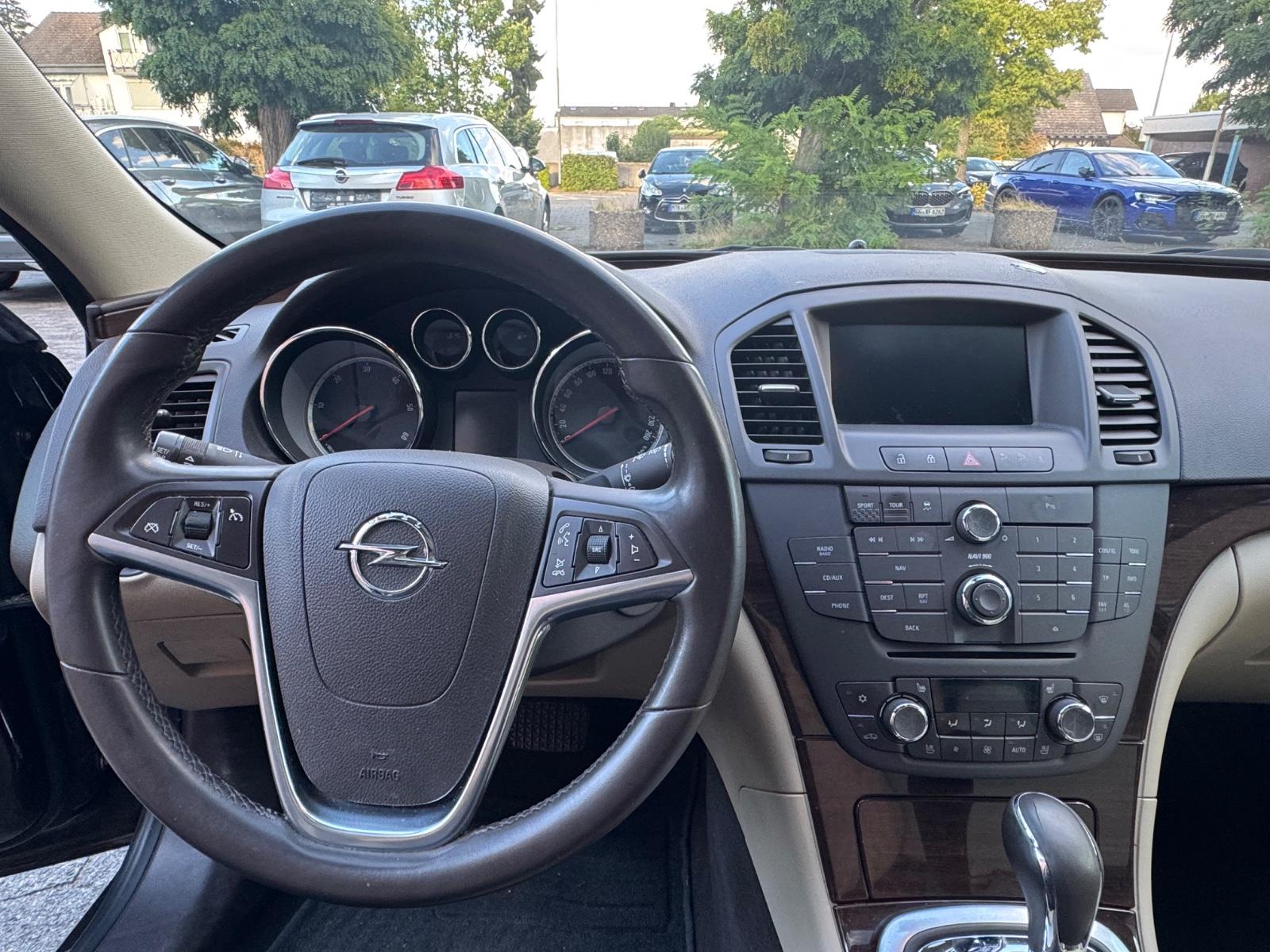 Opel Insignia 2012 — photo 14