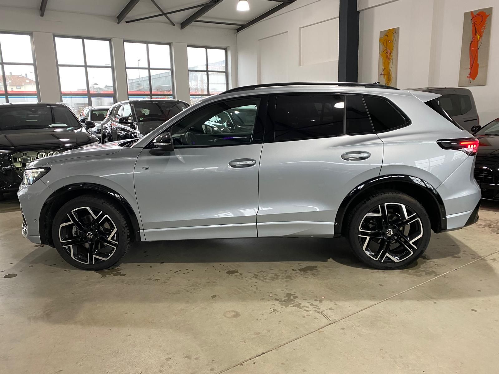 Fahrzeugabbildung Volkswagen Tiguan 2.0 TDI 4M R-Line/Leder/Pano/Matrix/AHK/