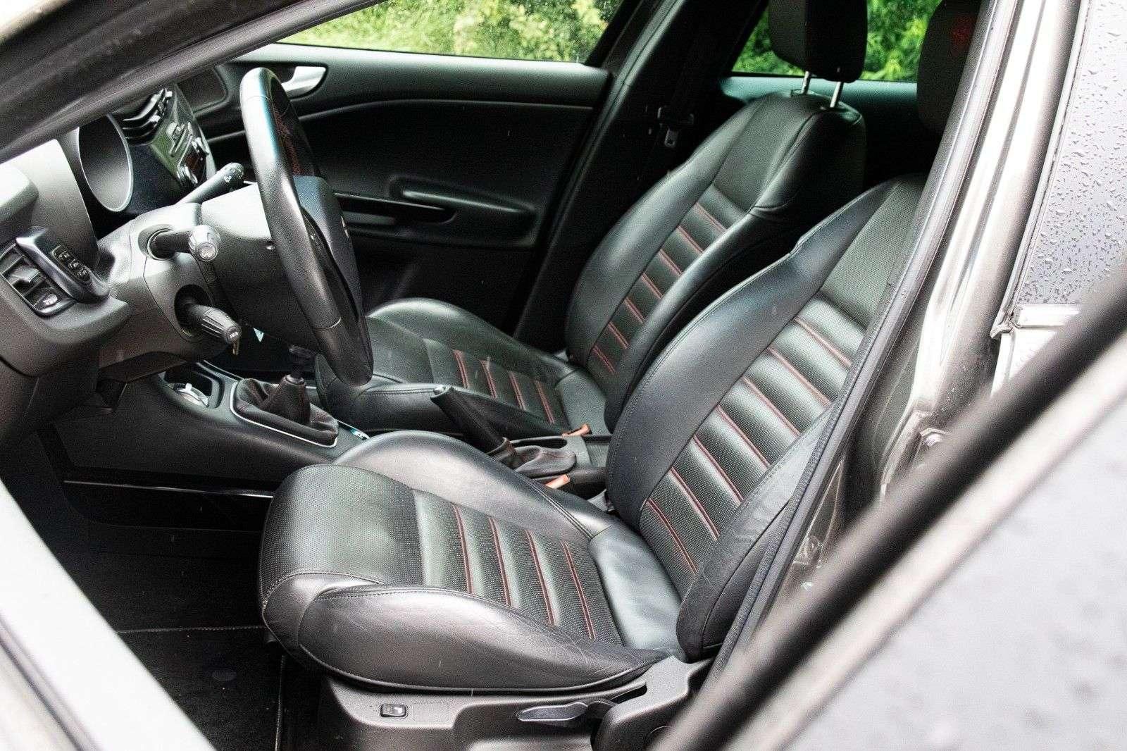Fahrzeugabbildung Alfa Romeo Giulietta 1.4TB Turismo Navi*1Hd*Temp*Sitzhzg