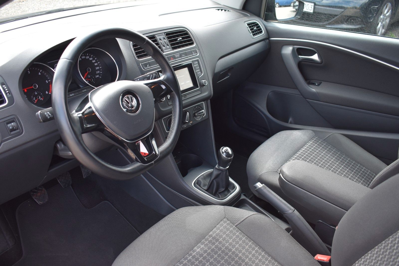Fahrzeugabbildung Volkswagen Polo V Comfortline/KLIMA/PDC/SITZHEIZUNG/