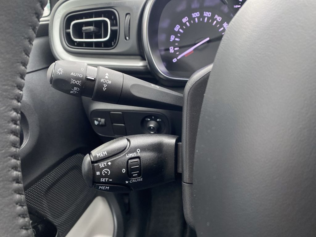 Fahrzeugabbildung Citroën C3 PT 83 S&S MAX *Sitzh*Navi*Cam*Carplay*Touch*