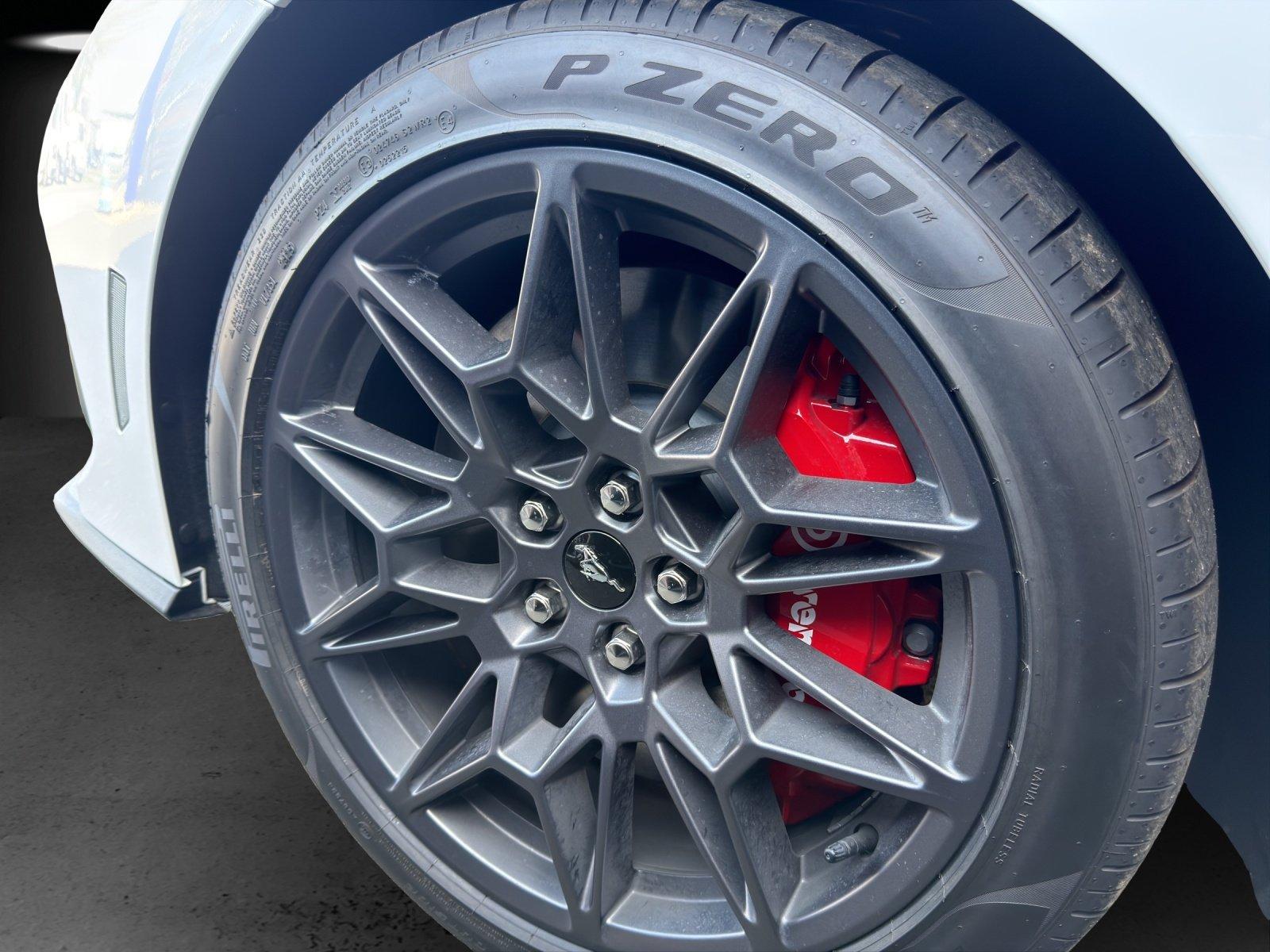Ford Mustang Fastback GT MagneRide Bremsen Rot
