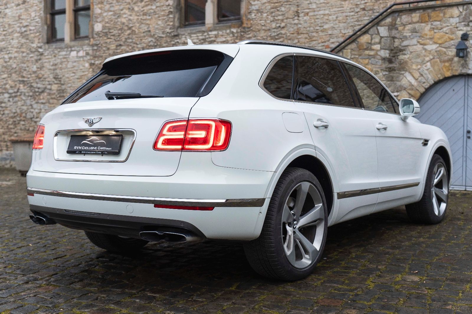 Fahrzeugabbildung Bentley Bentayga V8 HUD 360° MASSAGE ACC TOTW