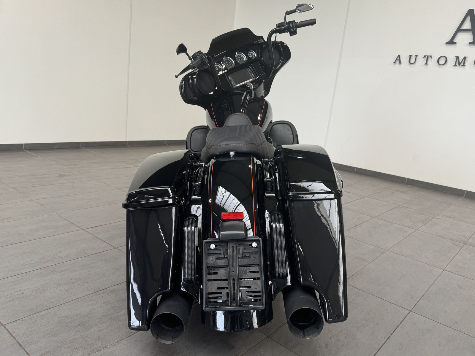 Fahrzeugabbildung Harley-Davidson Street Glide 103 Bagger CVO Heck NAV+LED+TEMPOMA