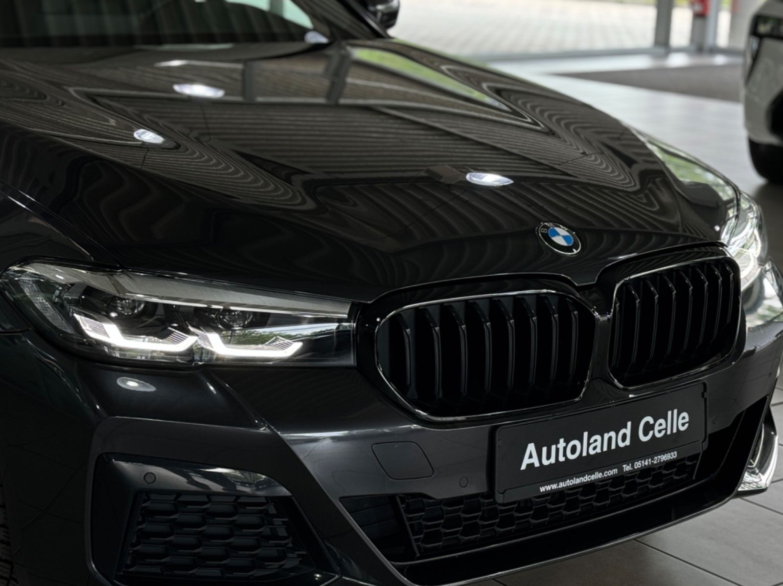 Fahrzeugabbildung BMW 530e xD M Sport Kamera HUD DAB Alarm DispKey AHK