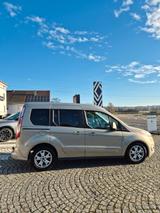 Ford Tourneo Connect Titanium 1.0 EcoBoost - silberne Ford Tourneo