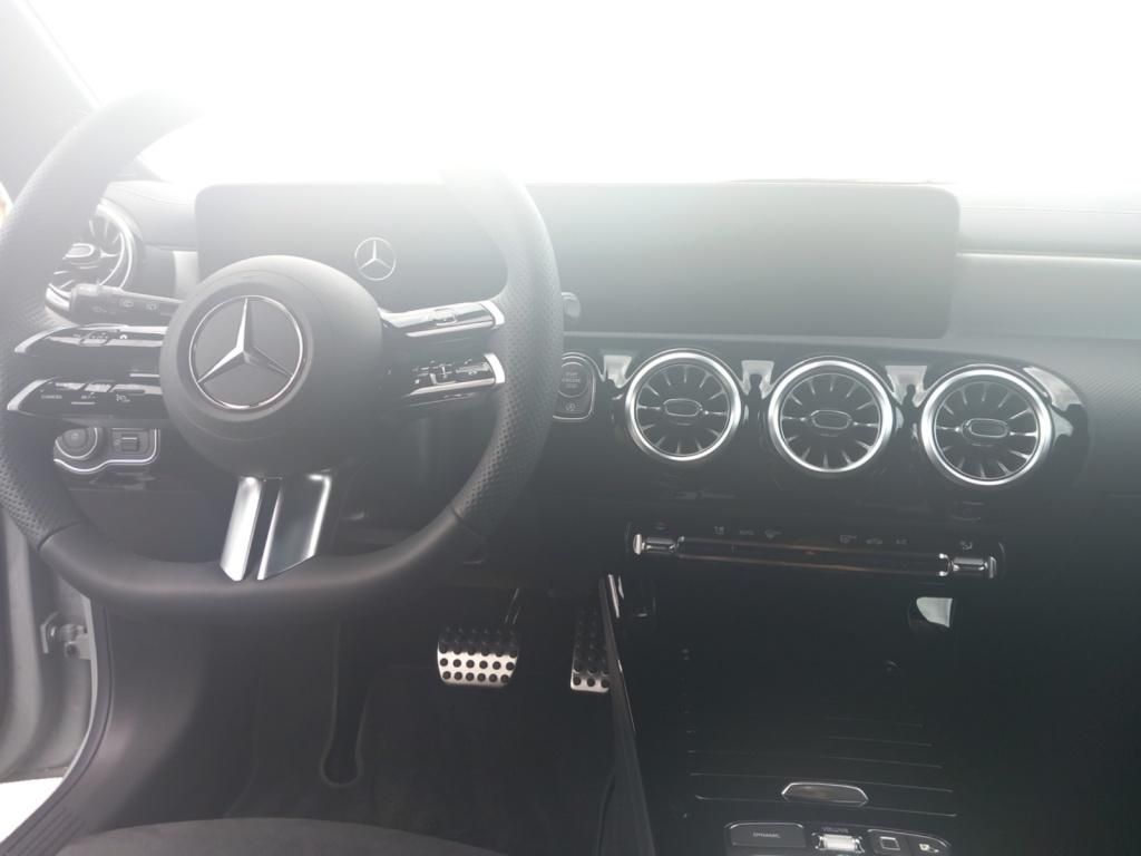 Fahrzeugabbildung Mercedes-Benz CLA 180 SB AMG*AHK*Sound*LED*Kamera*Night*TOT-As