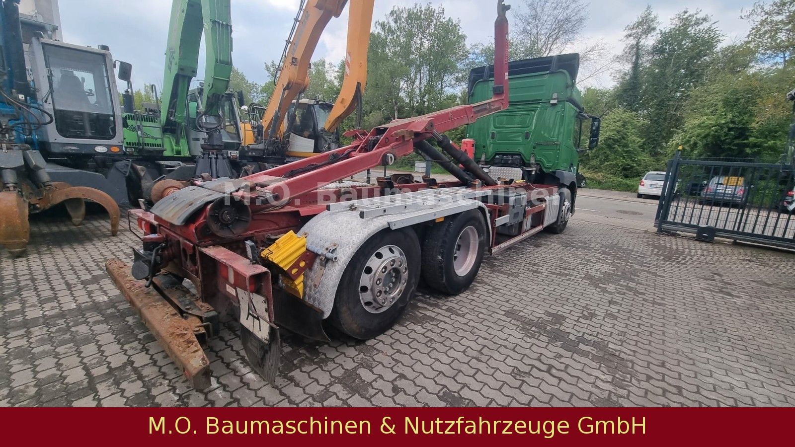 Fahrzeugabbildung Mercedes-Benz Antos 2546 / Euro 6 / 6x2 / Hiab Abroller /