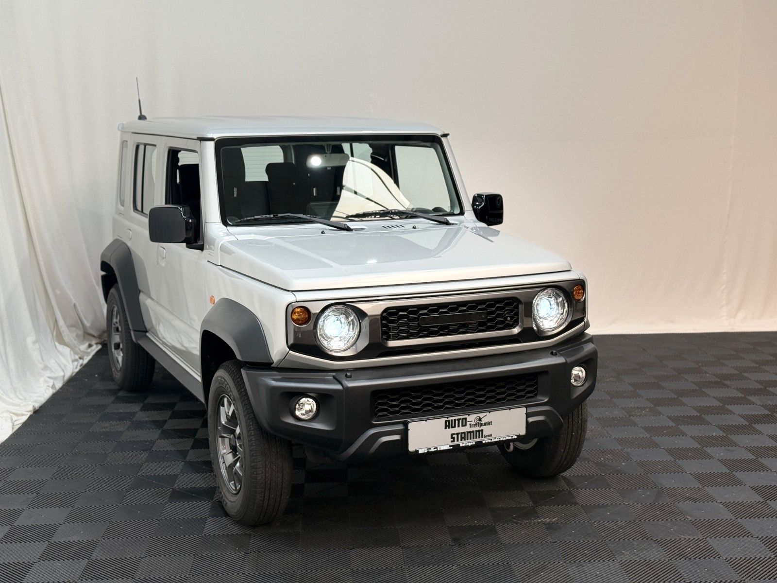 Fahrzeugabbildung Suzuki RTR Jimmy - 4/5 Türer - LED - RFK - MFL