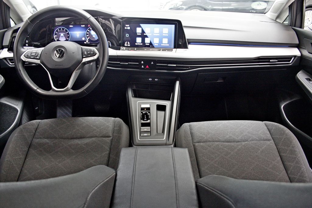 Volkswagen Golf VIII 1.0 TSI DSG Life NAVI LED ACC SITZHZG