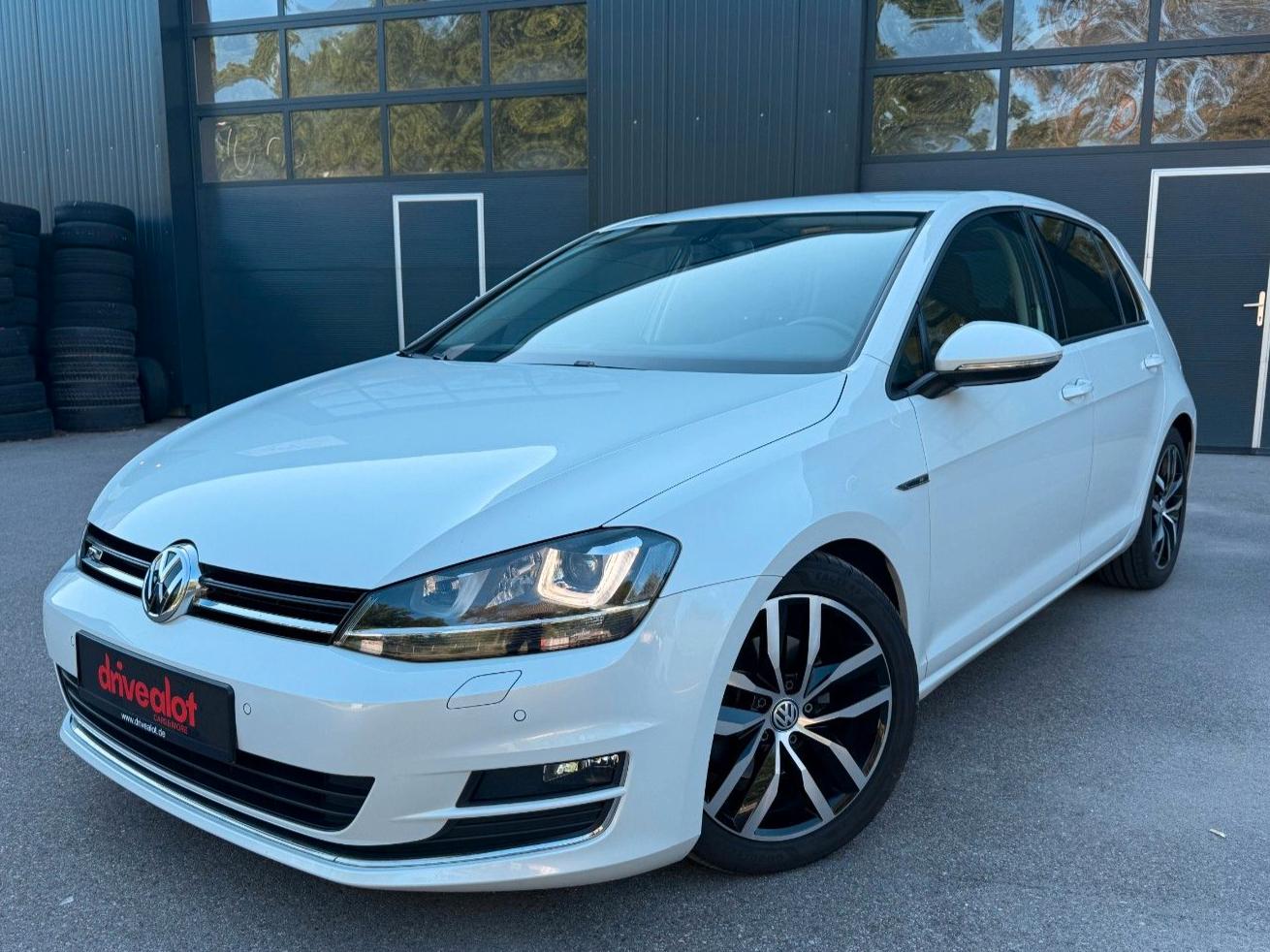 Volkswagen Golf VII Lim. Highline BMT*DSG*Standheiz*8Fach