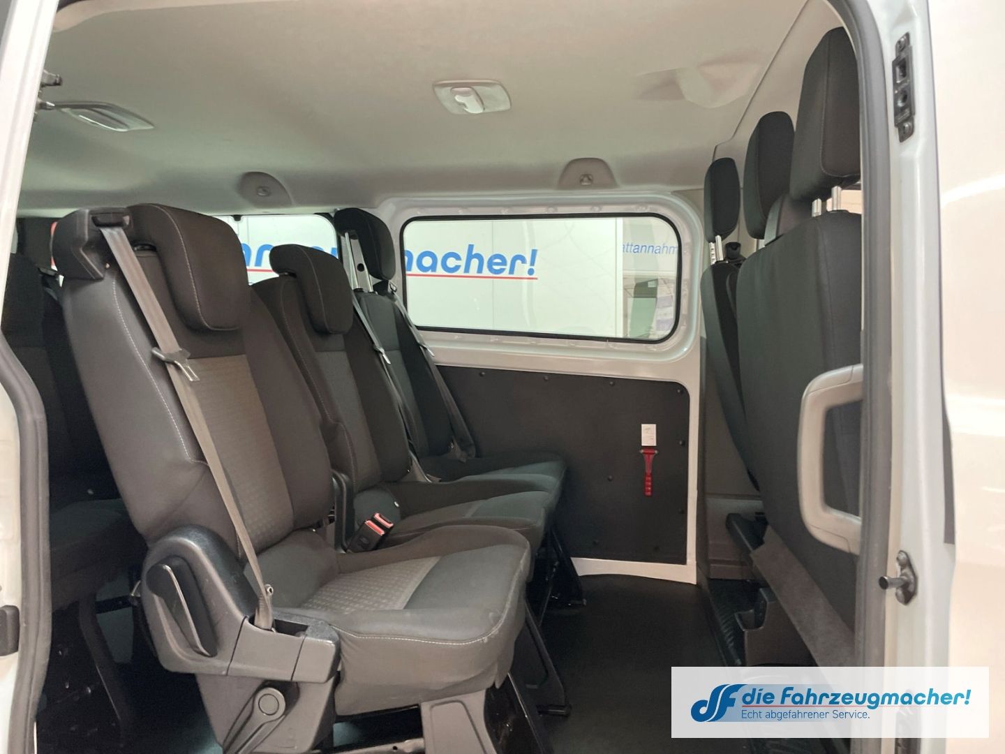 Fahrzeugabbildung Ford Transit Tourneo Kombi 320 L2 Trend Dyn. Kurvenli