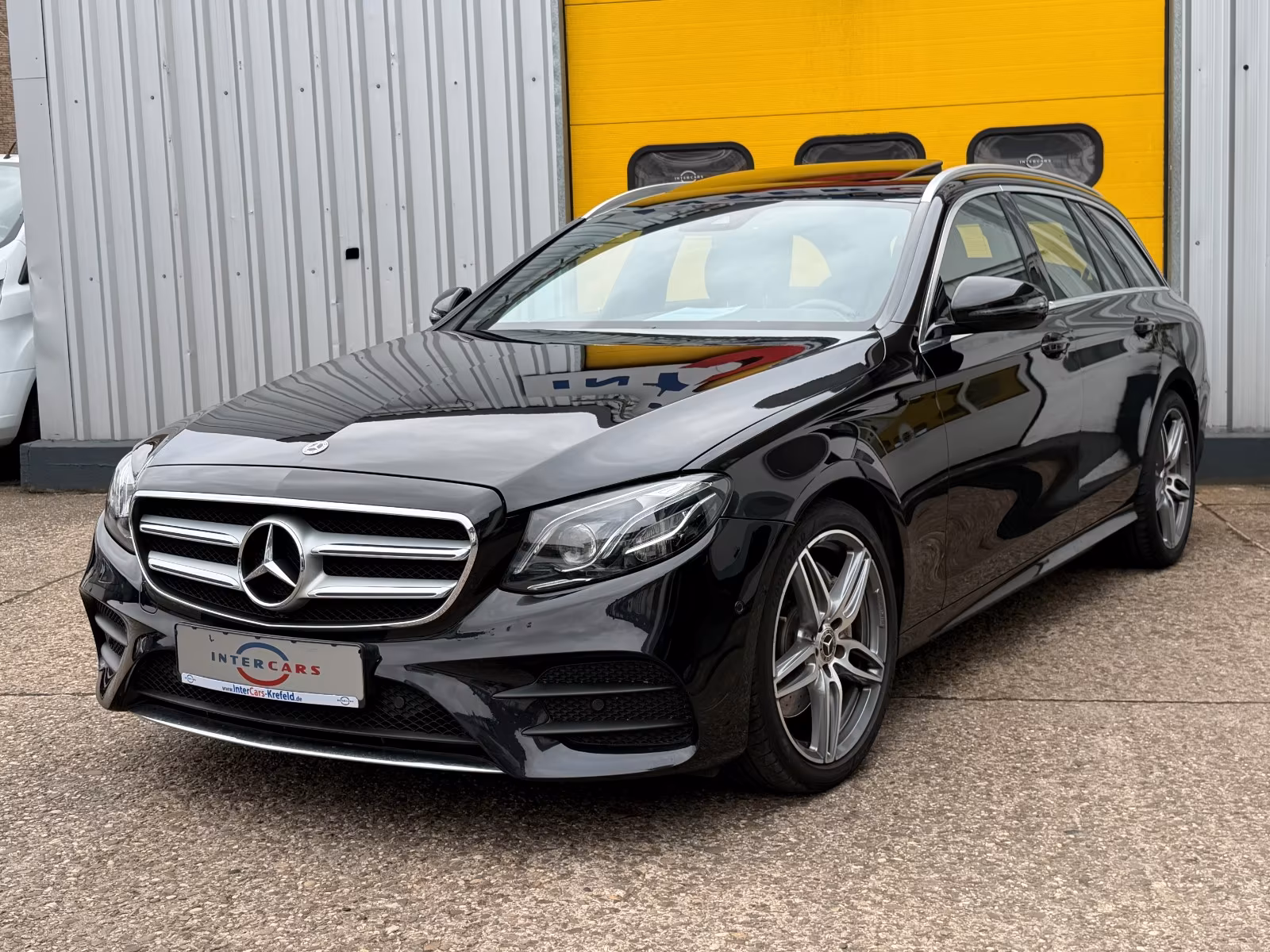 Mercedes-Benz E 250 T-Modell AMG Line LED Kamera Schiebedach