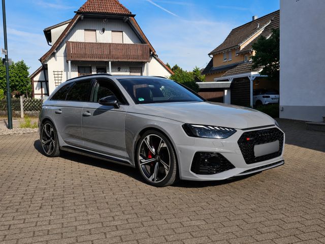 AUDI RS4 Avant 2.9 TFSI quattro | Nardograu