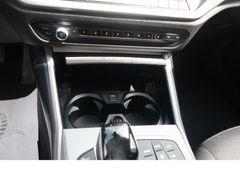 Fahrzeugabbildung BMW 320 Advantage 1hd Navi Tempo Scheckheftgepflegt