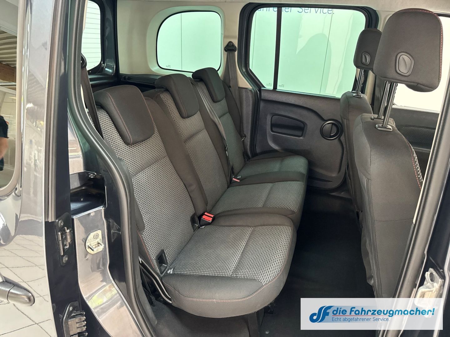 Fahrzeugabbildung Mercedes-Benz Citan 111 CDI lang Tourer Edition Klimaautom SH