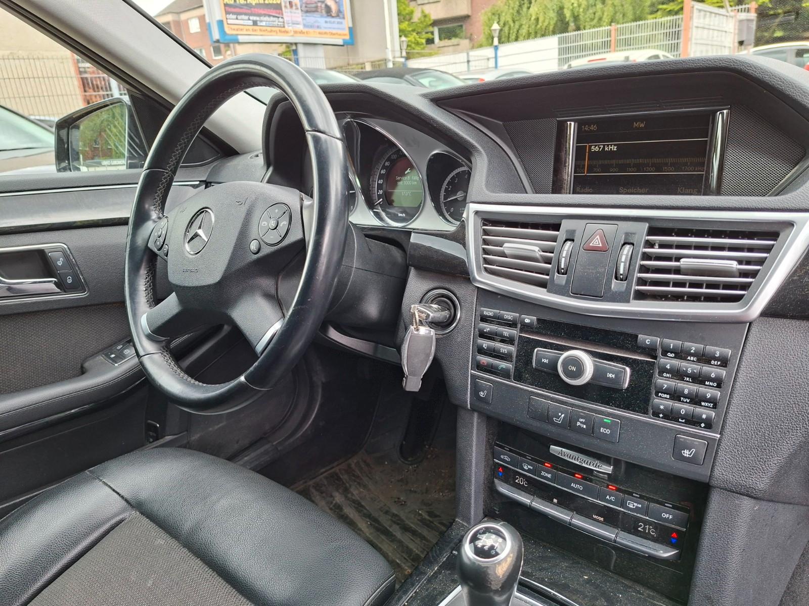 Mercedes-Benz E200 2011 — photo 10