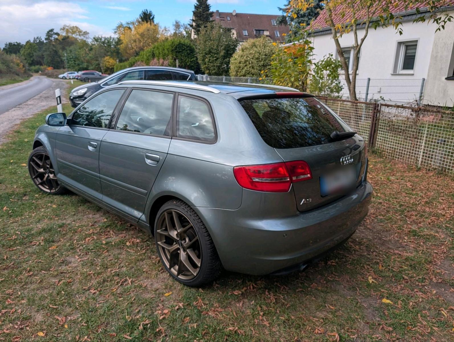 Audi A3 2011 — engine 105 HP (77kW)