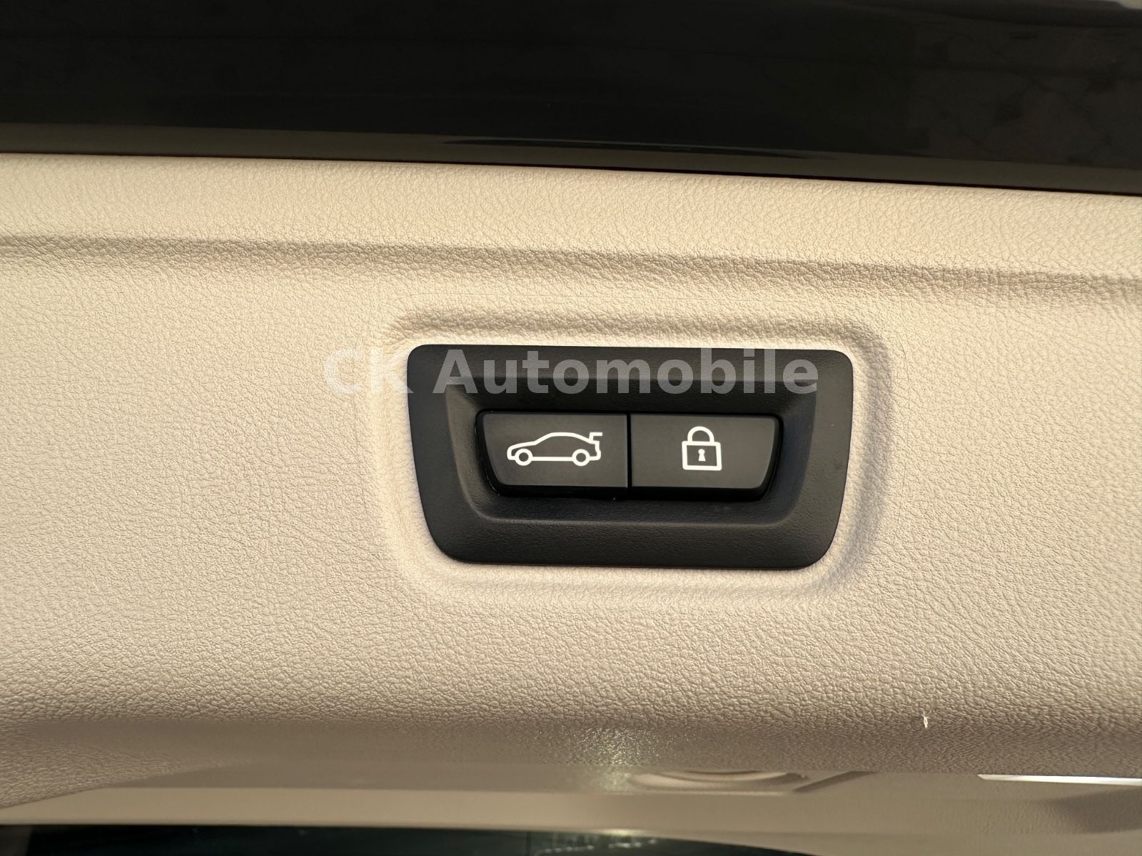 Fahrzeugabbildung BMW 320dxDrive Touring Sport-Line/Laser/Pano/ACC/AHK