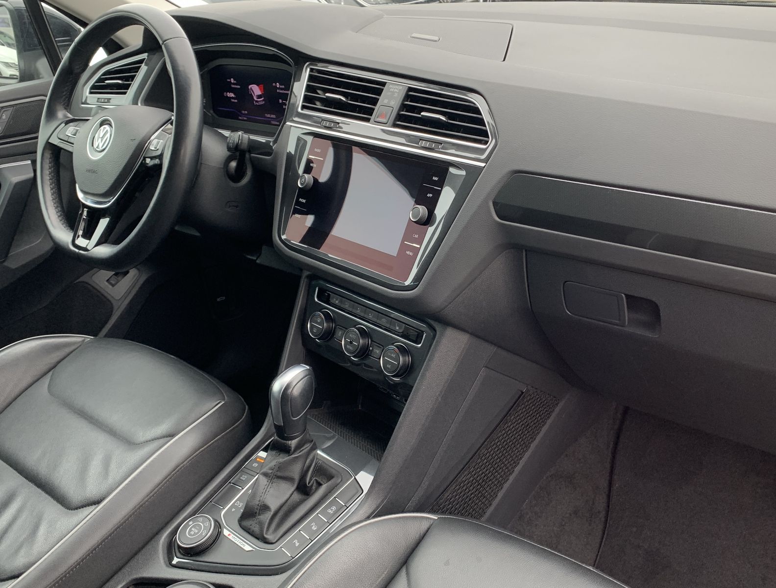 Fahrzeugabbildung Volkswagen Tiguan 2.0 TDI*Highline*4Motion*Leder*AHK*HeadUp