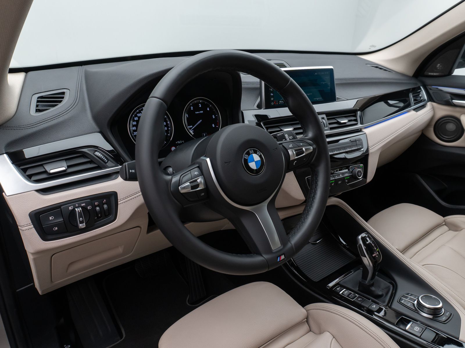 Fahrzeugabbildung BMW X1 xD25d xLine H/K DAB Parkassis AHK Alarm Sport
