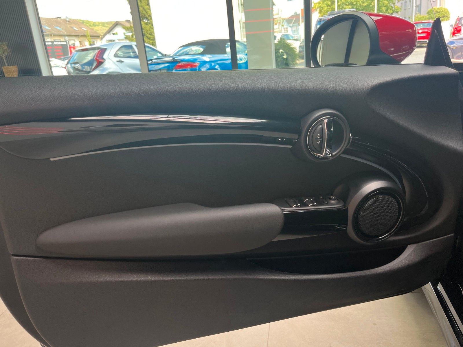 Fahrzeugabbildung MINI John Cooper Works Cabrio Trim*Virtual Cockpit*