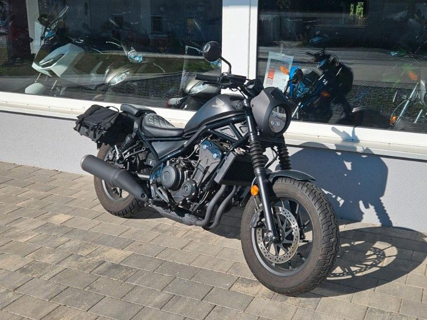 Honda CMX 500 Rebel mit Seitentaschen