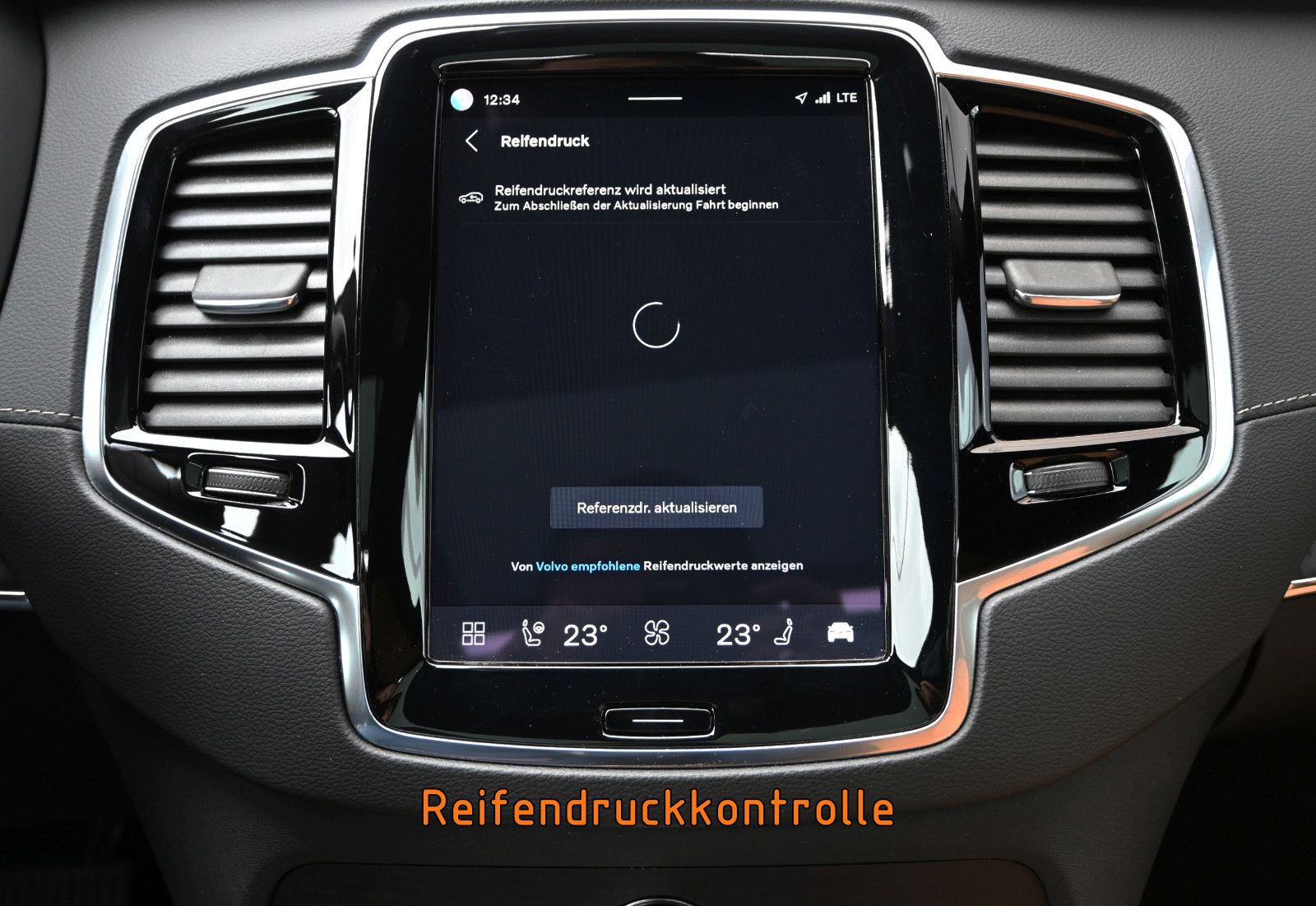 Fahrzeugabbildung Volvo XC90 B5 D AWD Plus Dark °ACC°AHK°PANO°STANDHEIZ°