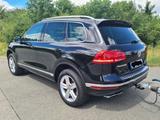 Volkswagen Touareg V6*LUFT*PAN*STH*RLIN*AK*SOUND*LEDER*100l - Volkswagen Touareg mit Diesel-Antrieb: V10