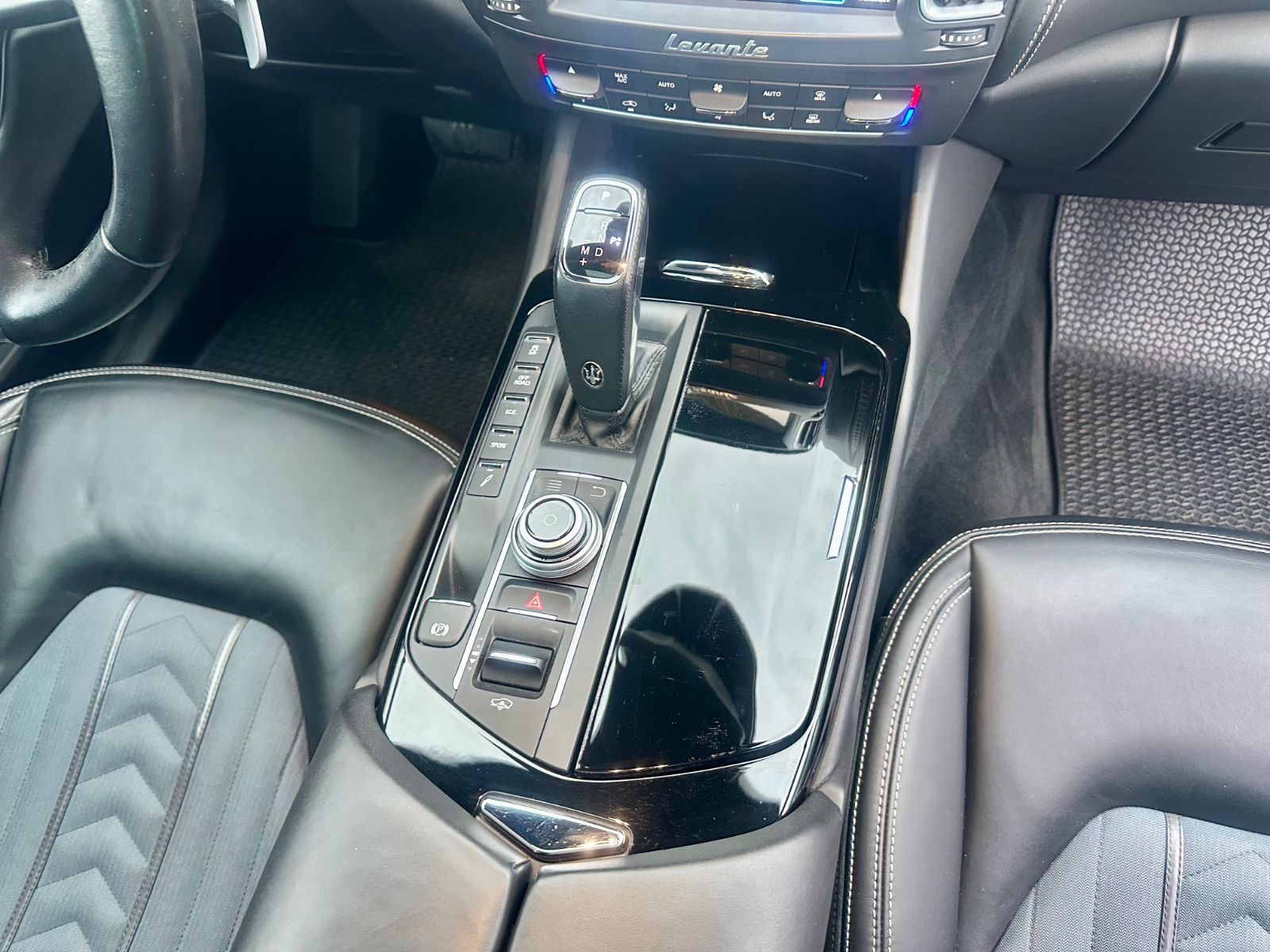 Fahrzeugabbildung Maserati LEVANTE GRANLUSSO Q4*SERVICE BEI MASERATI *