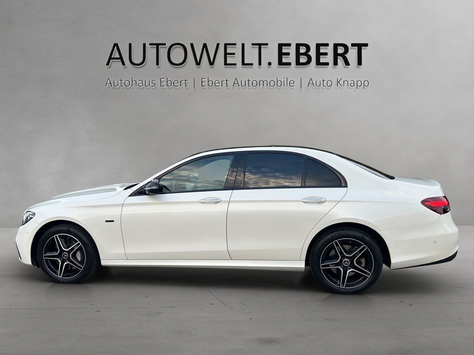 Fahrzeugabbildung Mercedes-Benz E300e 4M AMG Pano DISTR Burm HUD KeyGo MLED 360°