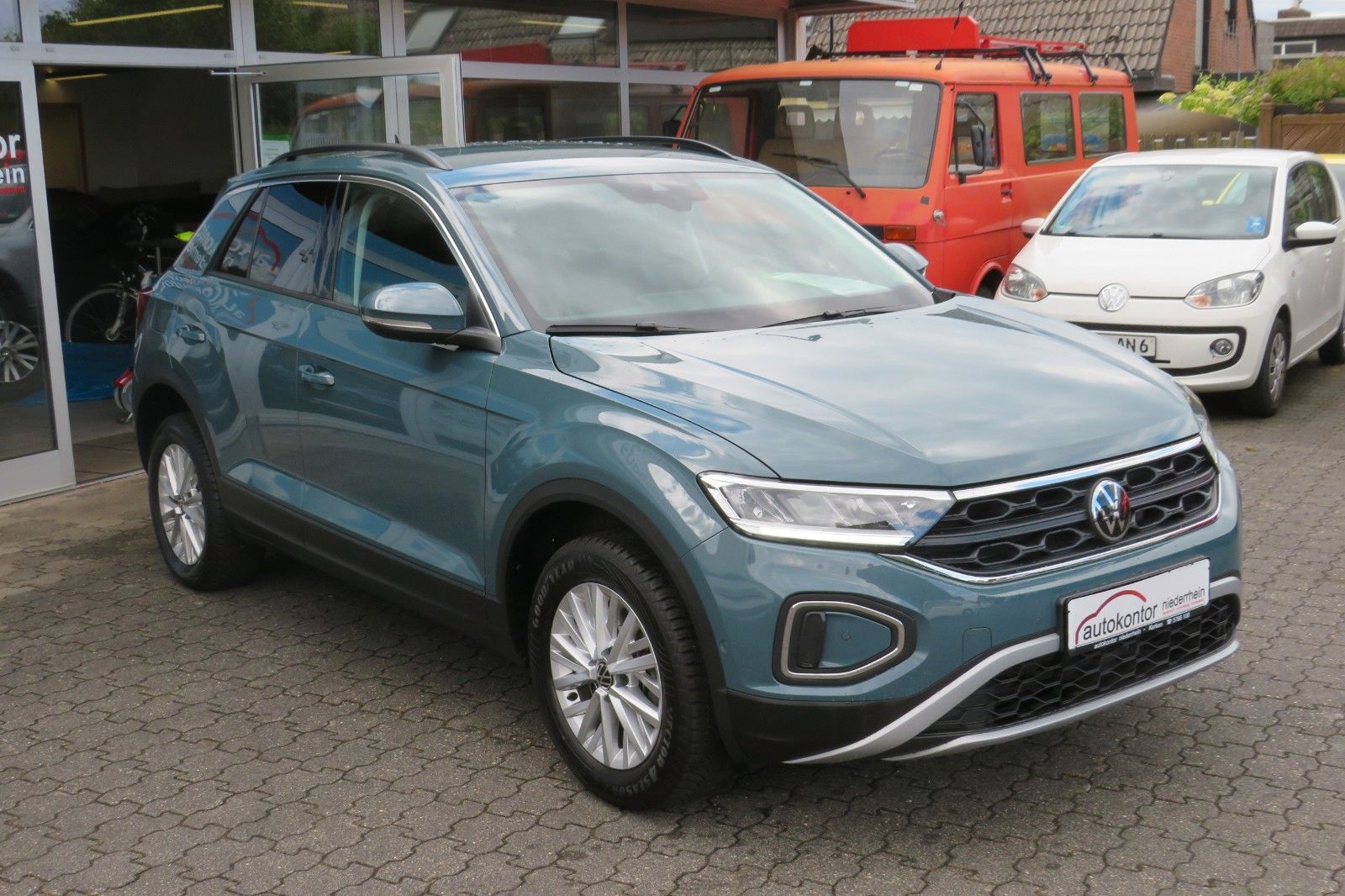 Fahrzeugabbildung Volkswagen T-Roc Life NAVI SITZH. GJ APP-CONNECT 1.HD