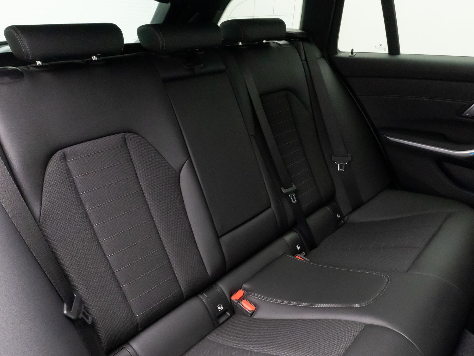 Fahrzeugabbildung BMW 330e xD SportLine Laser HUD DAB HiFi Komfort PDC