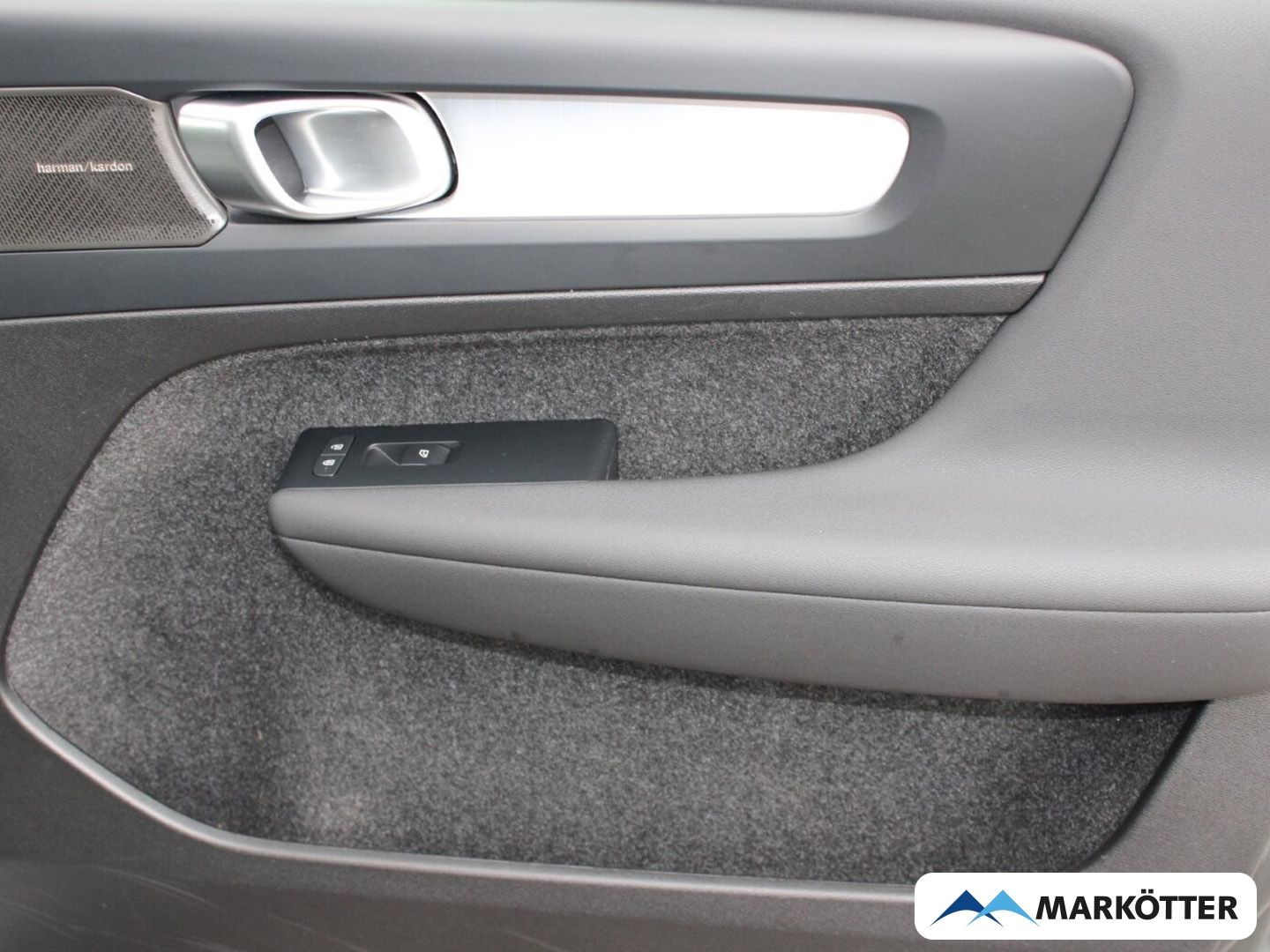 Volvo XC40 B4 Plus Dark Pixel-LED/360/H&K/LHZ/FSHZ/19' foto 10
