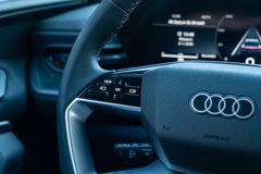 AUDI Q5 2.0 TDI quattro/ S LINE/ BUSINESS/ AHK/ 21" AUDI Q5 2.0 TDI quattro/ S LINE/ BUSINESS/ AHK/ 21"