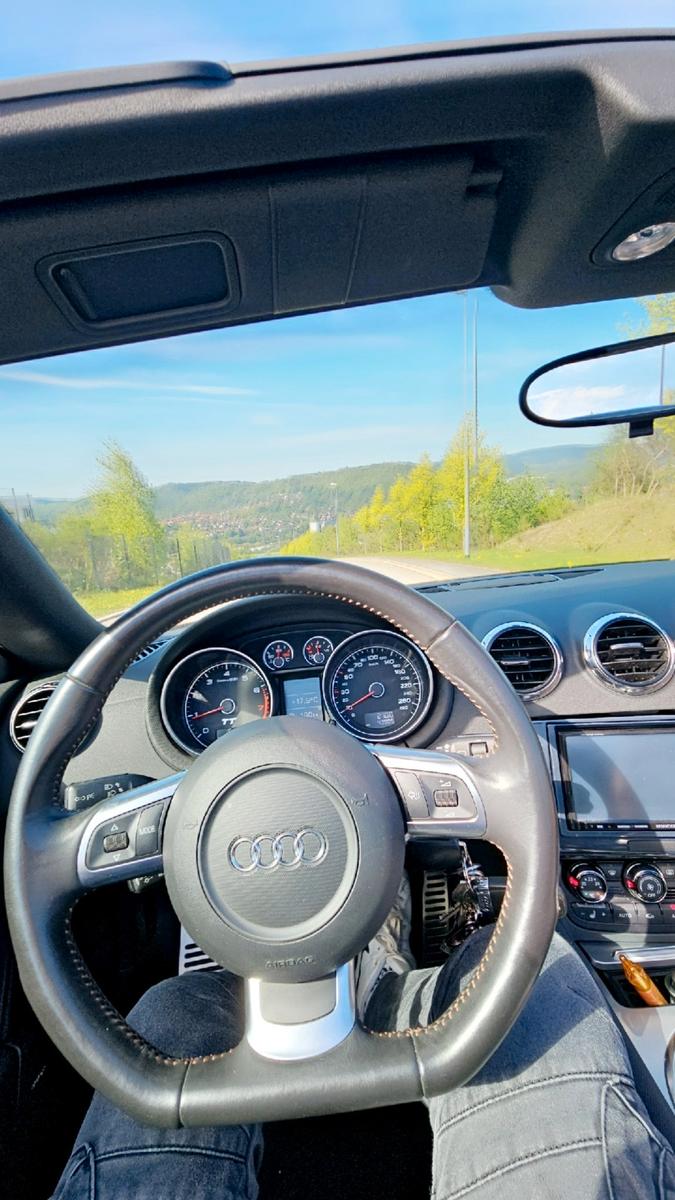 Audi TT Roadster 2.0 TFSI S tronic quattro -