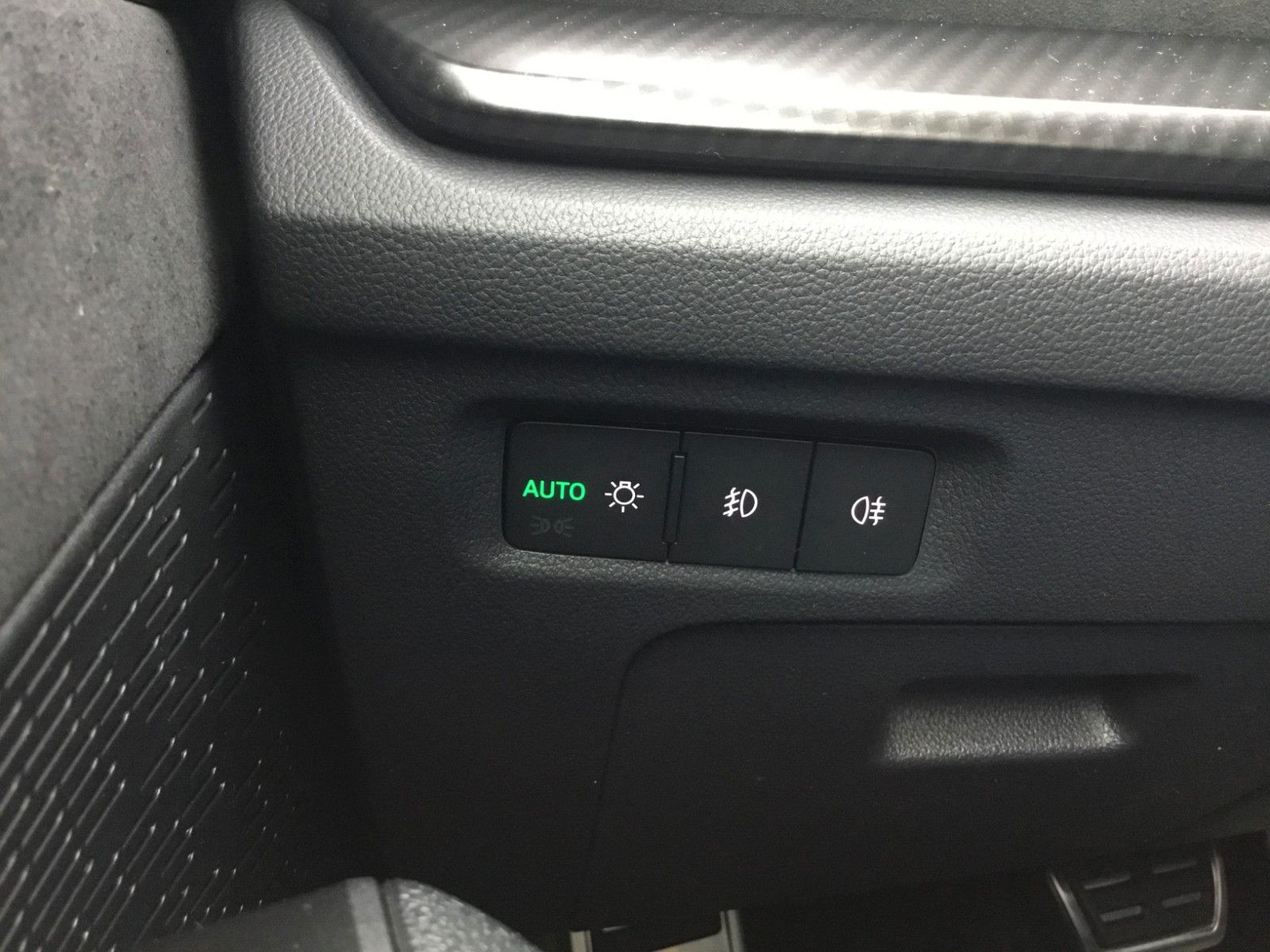 Fahrzeugabbildung SKODA Octavia 2.0TSI DSG RS Combi+AHK+Standheizung+19"