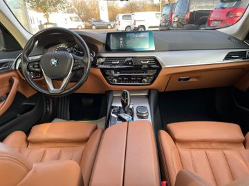Fahrzeugabbildung BMW 520 d Lim Aut. Navi Leder LED Temp. RFK uvm.