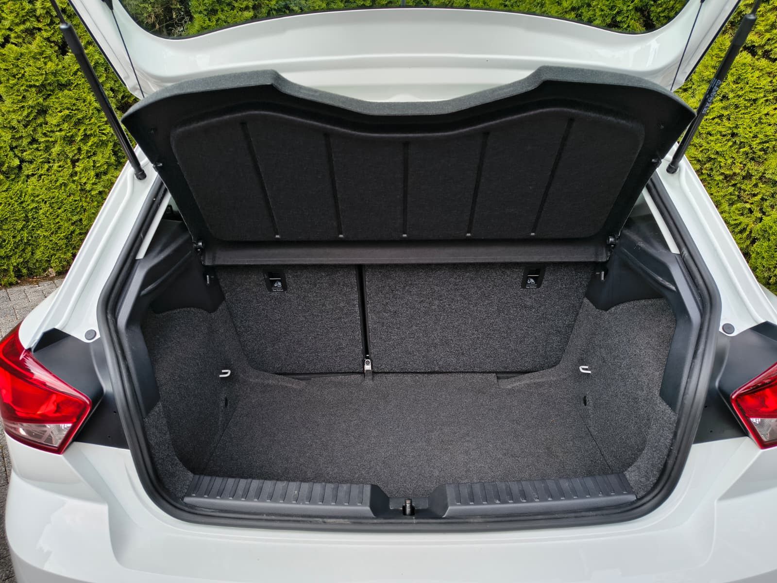 Fahrzeugabbildung SEAT Ibiza 1.0 TSI Style LED+SHZ+WINTER+SPUR+DAB+TEMP