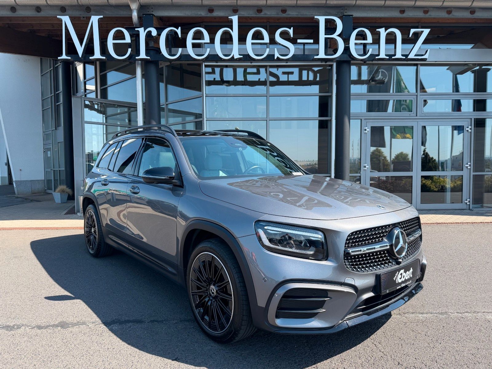 Fahrzeugabbildung Mercedes-Benz GLB 250 4M AMG Night+Pano+Burm+360°+Keyless+20"