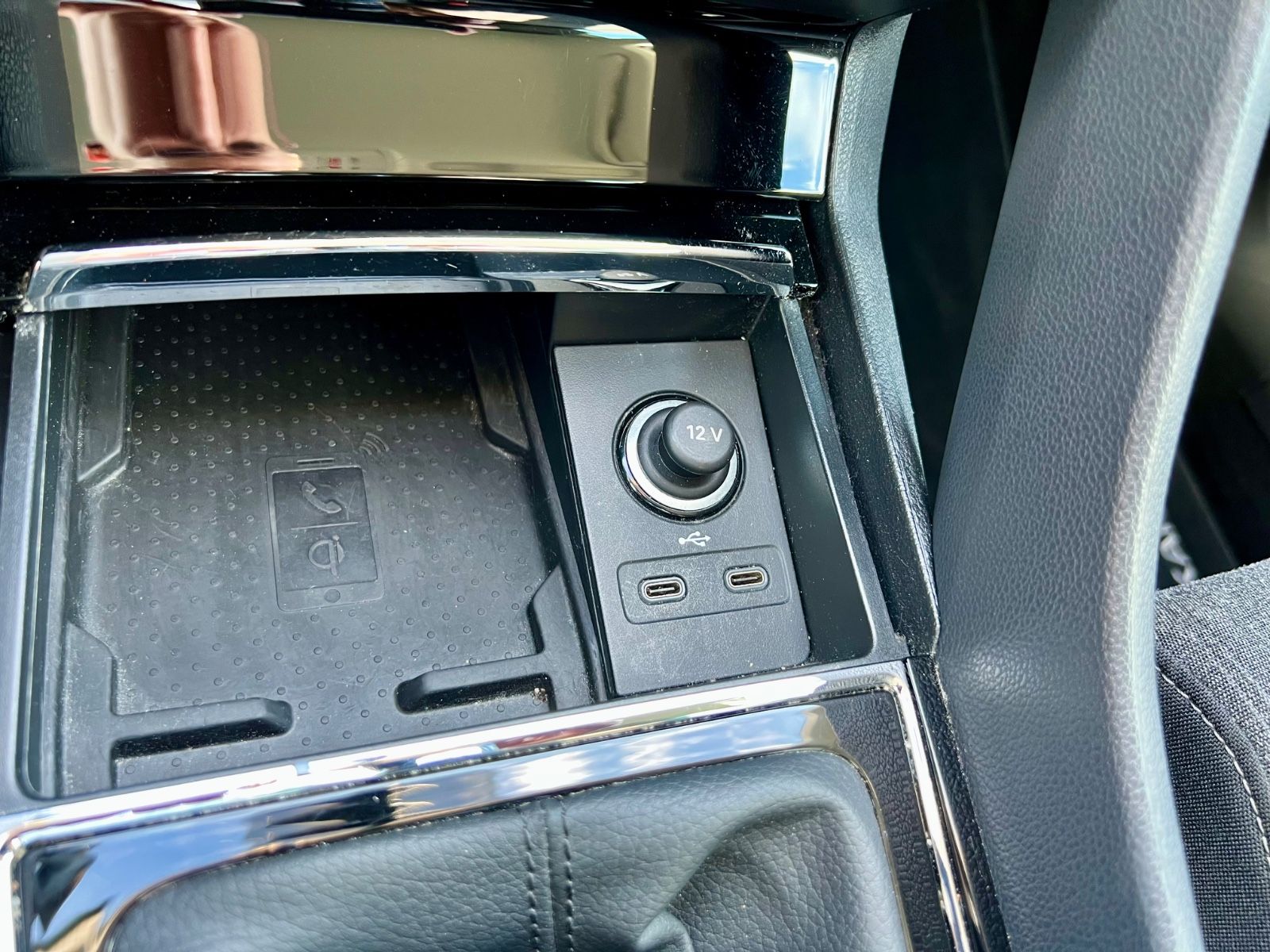 SKODA Karoq 1.5 TSI Style KLIMAAUT NAVI SHZ PDC CARPLA