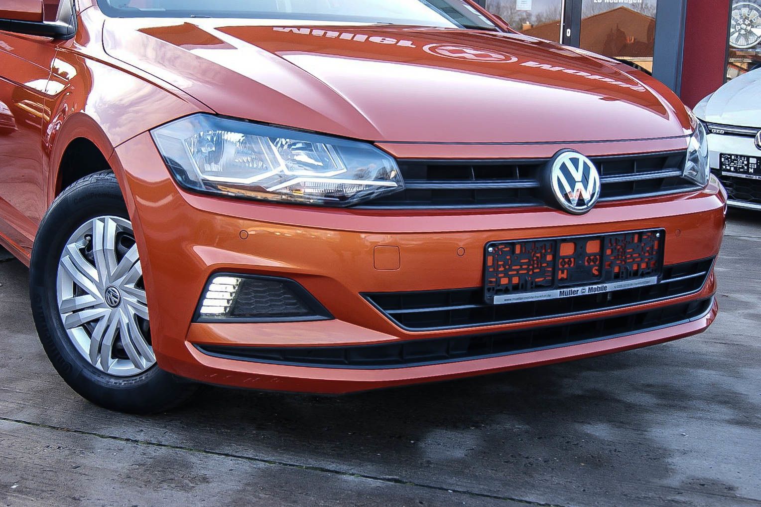 Fahrzeugabbildung Volkswagen Polo VI Trend 1.0 BMT ENERGETIC-ORANGE PDC KLIMA