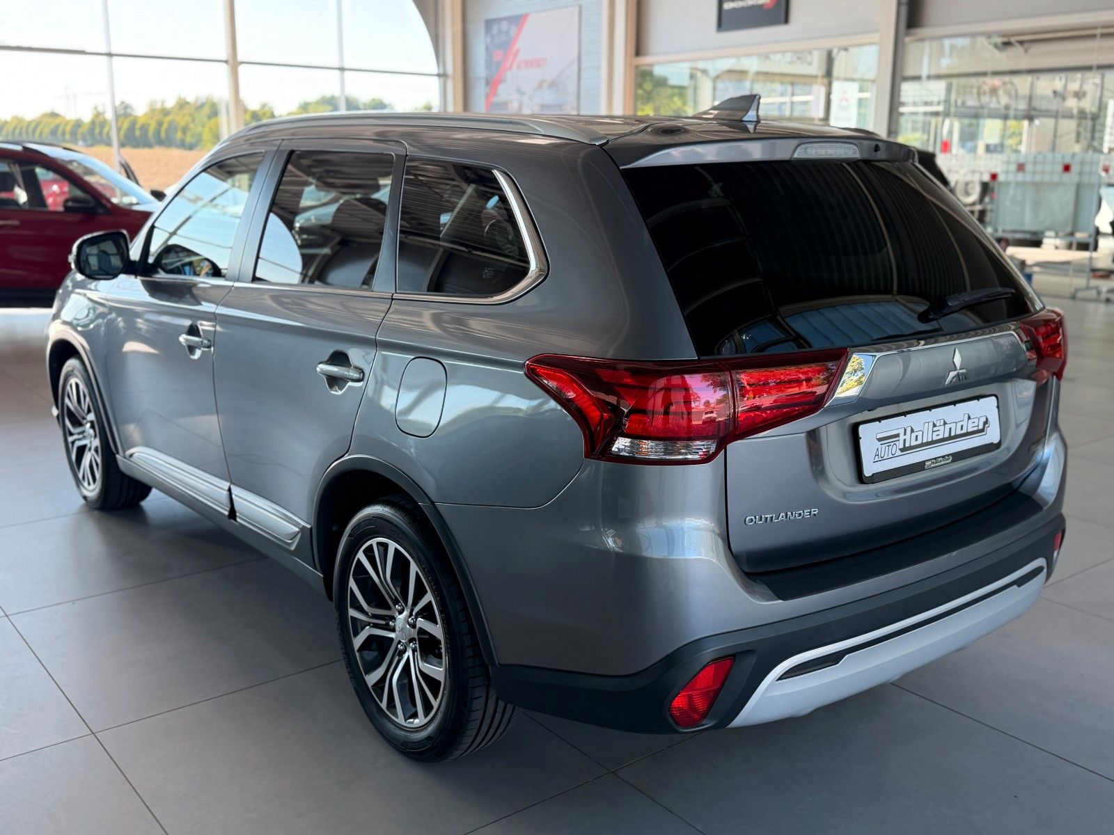 Fahrzeugabbildung Mitsubishi Outlander 2.0 Diamant Edition 2WD "AHK"
